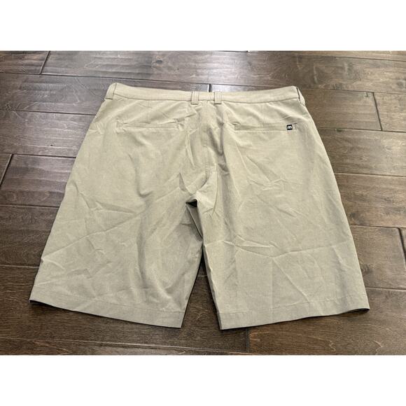 Travis Mathew Mens Tan Chino Golf Shorts Stretch Wrinkle Resistant Size 35 - Picture 3 of 8
